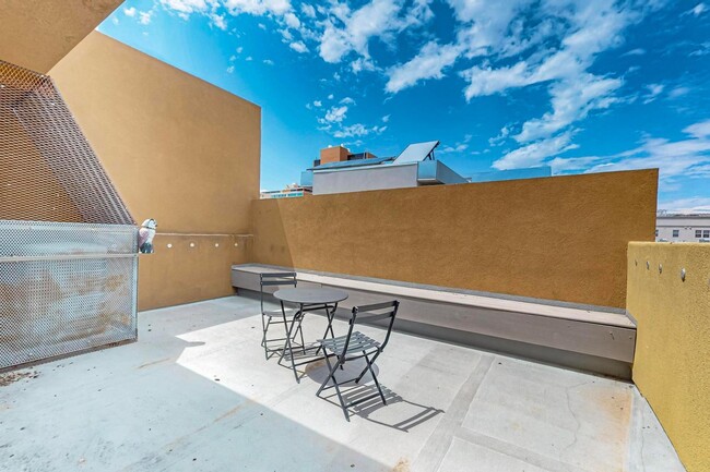 Building Photo - 343 Platinum St SW