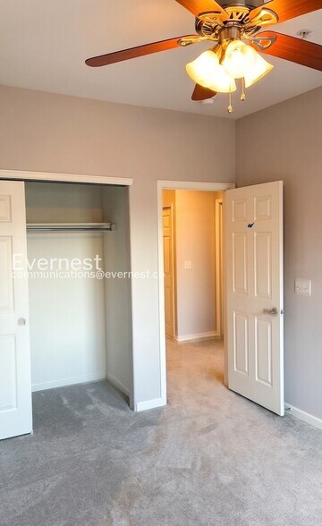 Building Photo - 2851 Kansas Dr