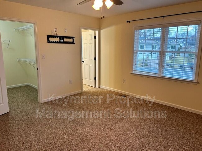 Building Photo - 107 Oakstone Run
