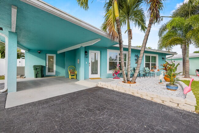 Ample Parking - 2+ cars - 1741 NW 39th St