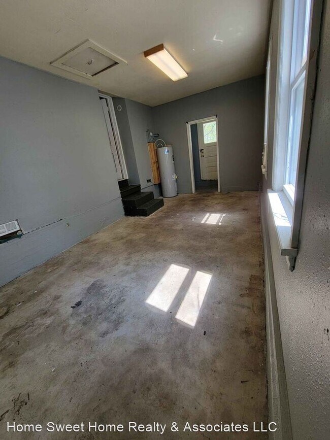 Building Photo - 3 br, 1 bath House - 1890 N Broadway