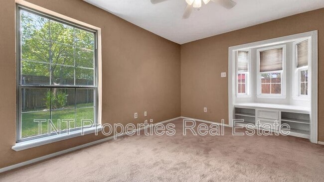 Building Photo - 605 San Saba Ct