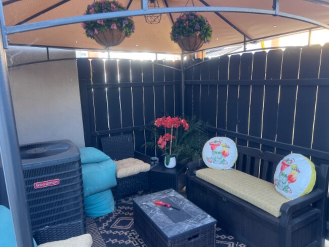 Building Photo - 532 Cesar E Chavez Pky