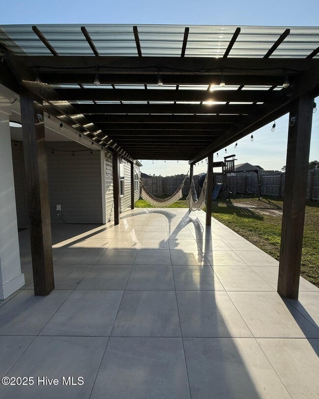 Building Photo - 2201 Emerald Ave