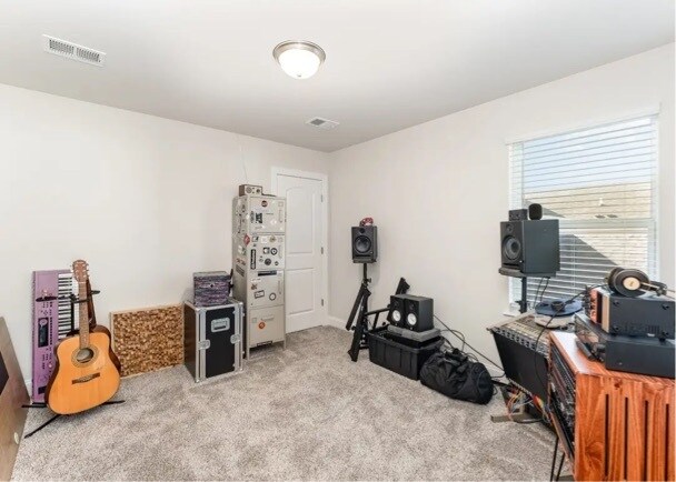 Building Photo - 241 River Rd