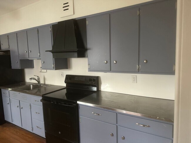 Building Photo - West Chester Historic Townhome - 4 bedrooms, 1 bath