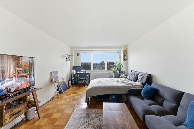 Building Photo - 201 St Pauls Ave