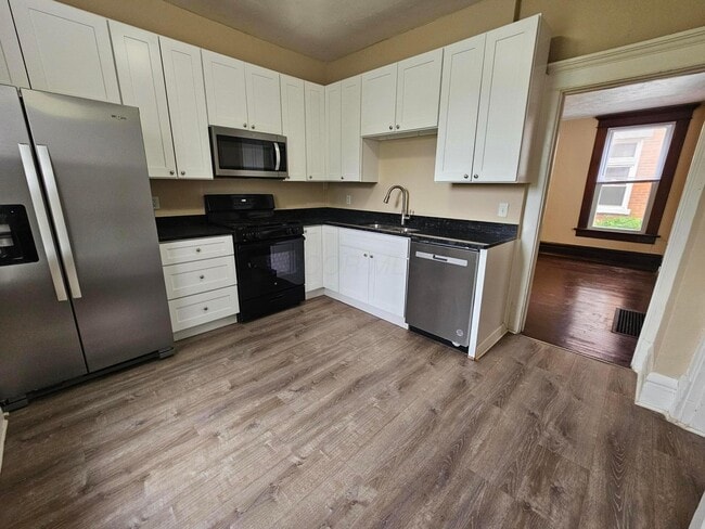 Building Photo - 831 Linwood Ave