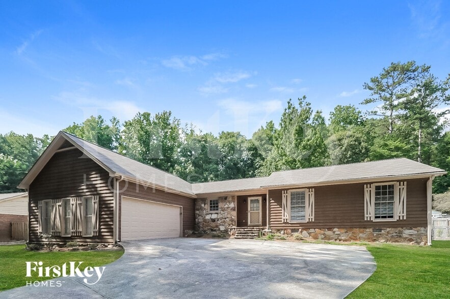 Primary Photo - 2835 Twin Springs Dr