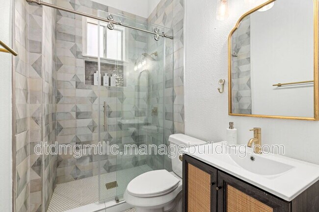 Building Photo - 110 E Craig Pl