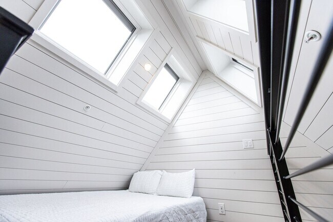 Building Photo - A Micro Home That Doesn't Feel Small!