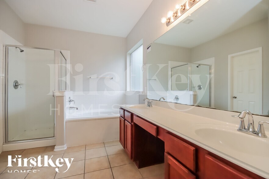 Building Photo - 16426 Rudder Dr