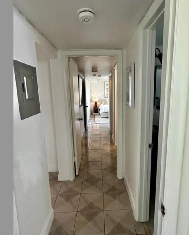 Building Photo - 1975 SE 3rd St