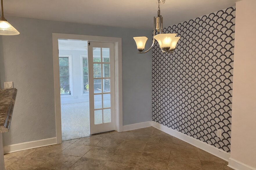 Building Photo - 2714 Grove St