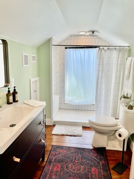 Building Photo - 3006 Govalle Ave