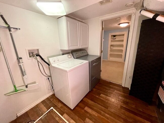 Building Photo - Amazing Littleton Bungalow