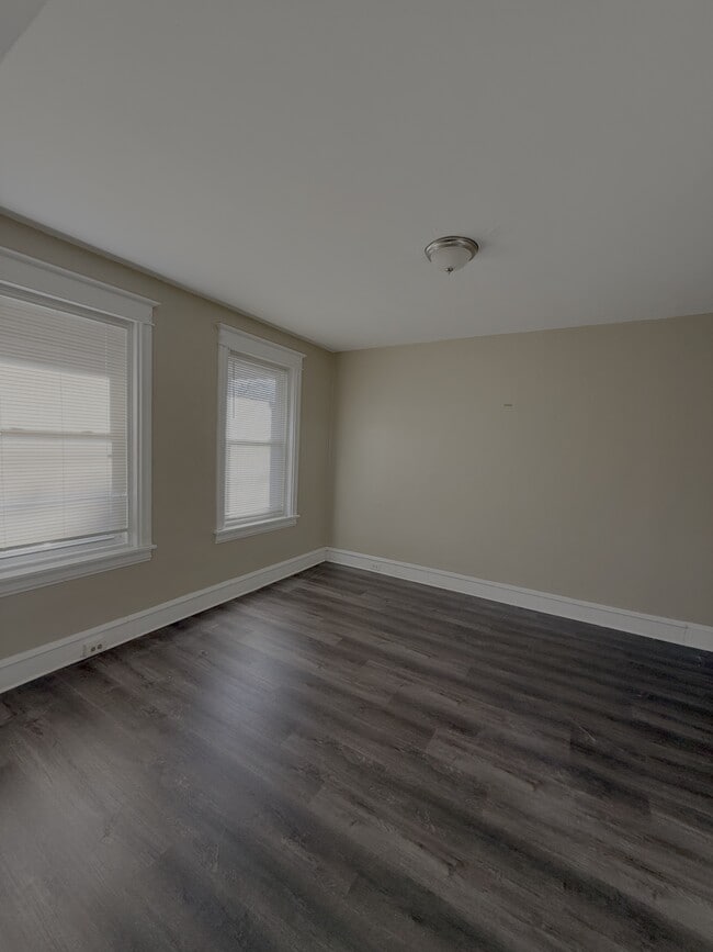 Building Photo - 1913 W 2nd St