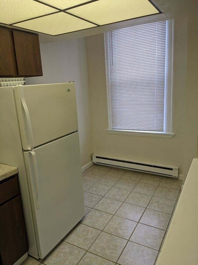 Building Photo - 337 E 10th Ave