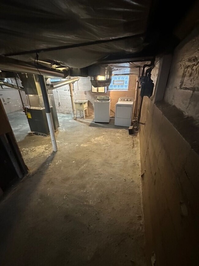 Building Photo - Charming 4-Bedroom Single-Family Rental in Rochester – Ready for Move In