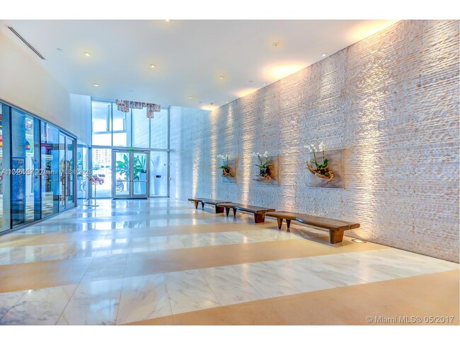 Building Photo - 200 Biscayne Blvd Way