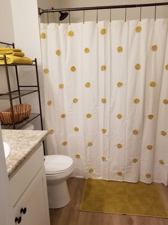 Building Photo - Newer two bedroom/two bath duplex | Availa...