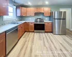 Building Photo - 1st Floor- 3 BR/1 BA- Newly Renovated Apar...