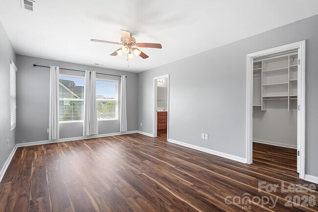 Building Photo - 2059 Blue Iris Dr