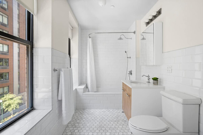 Building Photo - 517 W 45th St
