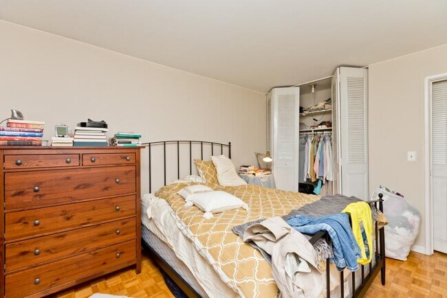 Building Photo - 1 bedroom in Chicago IL 60657