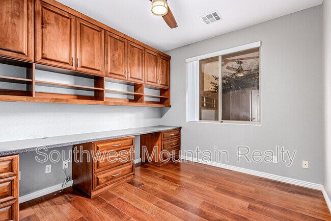 Building Photo - 1149 N Cholla St