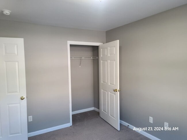 Building Photo - 3 Bedroom Townhouse For Rent in Waynesboro