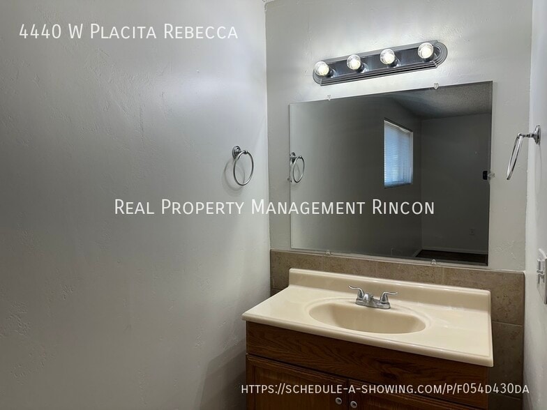 Building Photo - 4440 W Placita Rebecca
