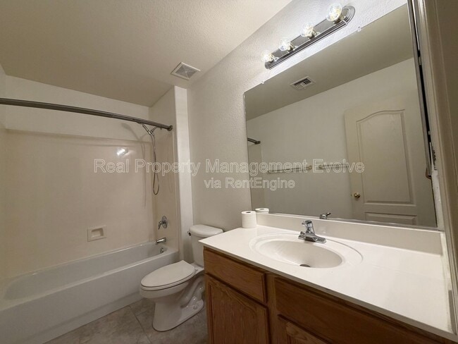 Building Photo - 15847 W Saguaro Ln