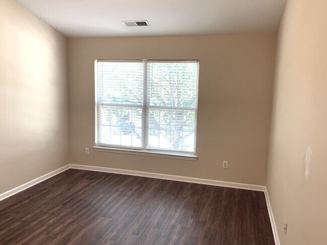 Building Photo - 11016 Treebranch Dr