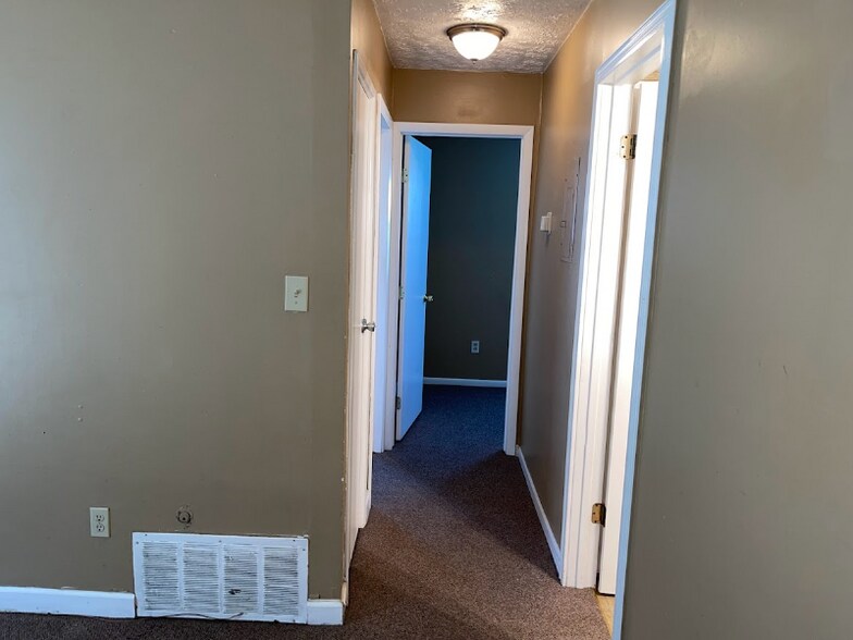 Building Photo - 1392 Summit St