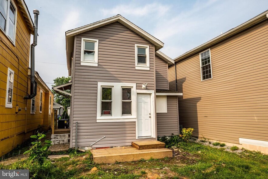 Back Entrance - 269 4th Ave