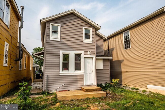 Back Entrance - 269 4th Ave