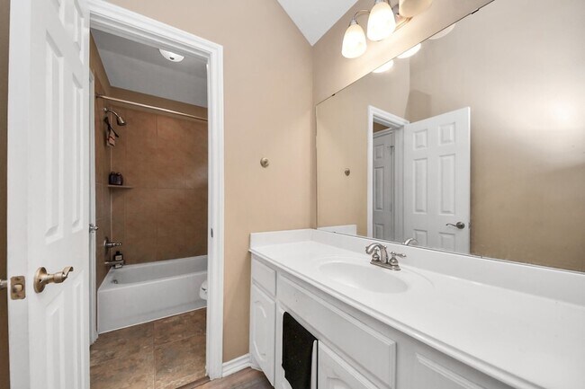 Building Photo - 706 River Delta Ln