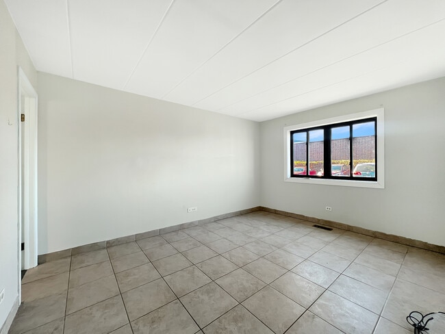 Building Photo - 10702 Keating Ave