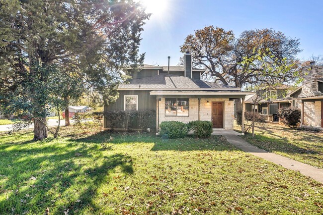 Building Photo - Gorgeous 3 bed 2 Bath detached condo in tr...