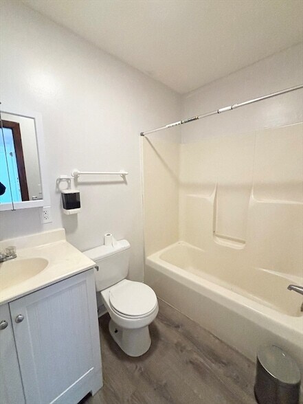 Building Photo - 401 Highland Ave