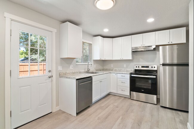 Building Photo - Kiene Donjean