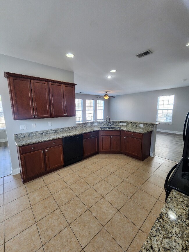 Building Photo - 422 Moss Pond Rd