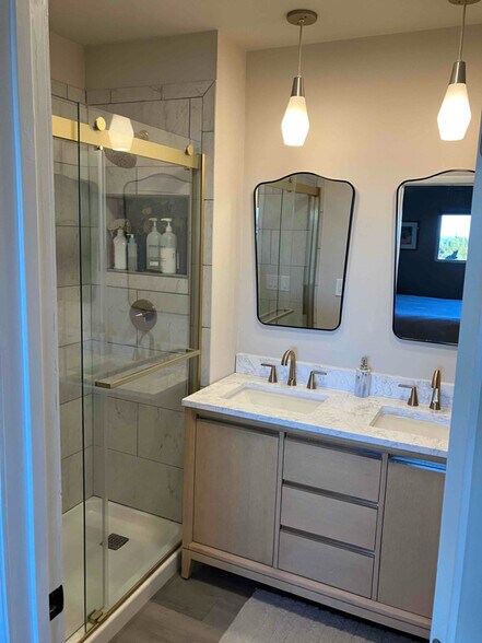 Building Photo - 705 Center Ct