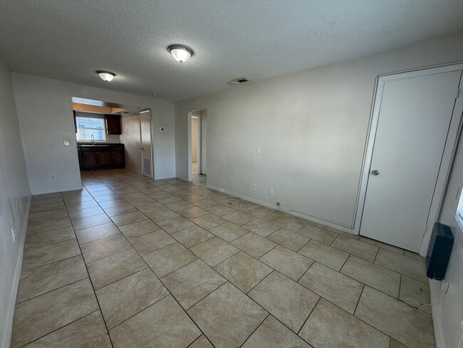 Building Photo - 7108-7108 S Kissimmee St