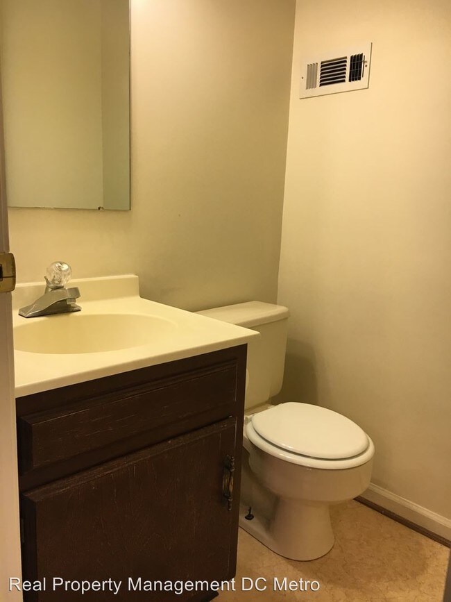 Building Photo - 8024 Hollow Reed Ct