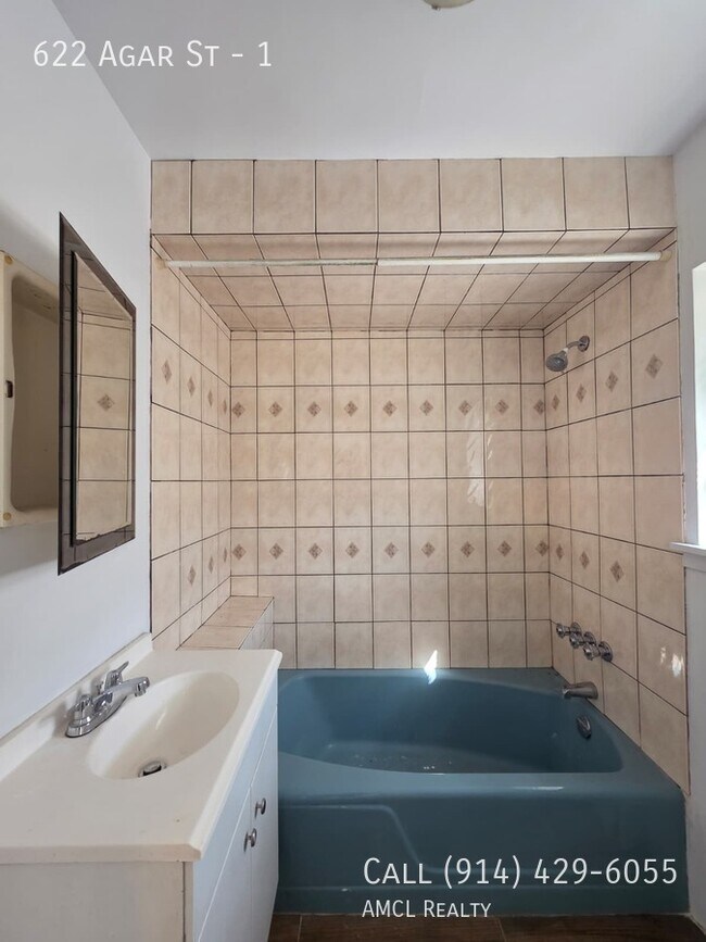 Building Photo - 622 Agar St