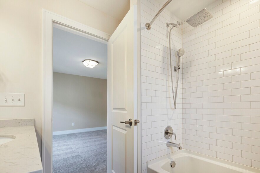 2nd ensuite bath - 764 N 6th St