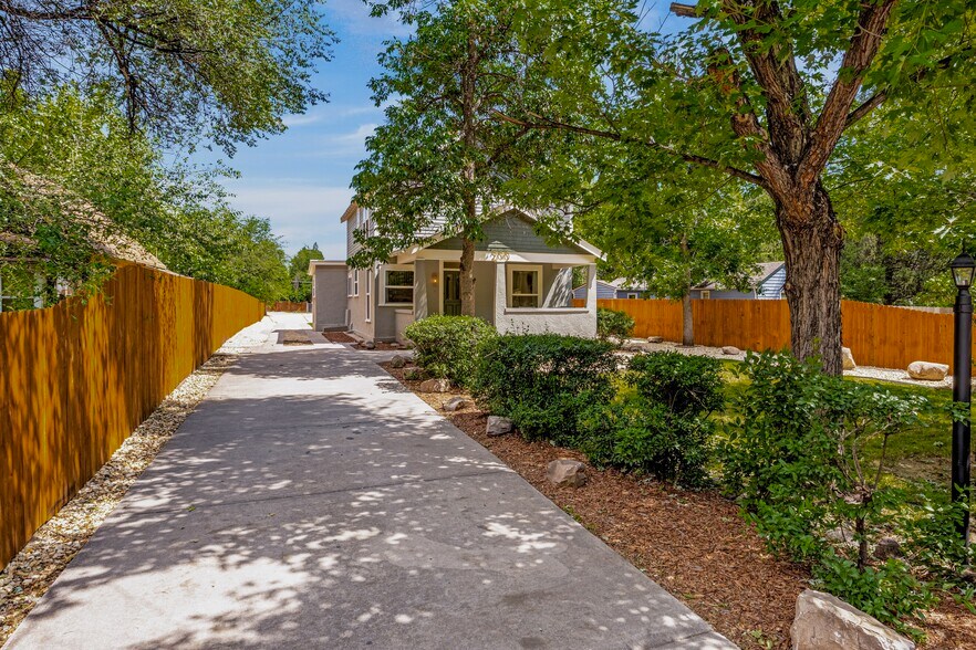 Building Photo - 200 W Cheyenne Rd