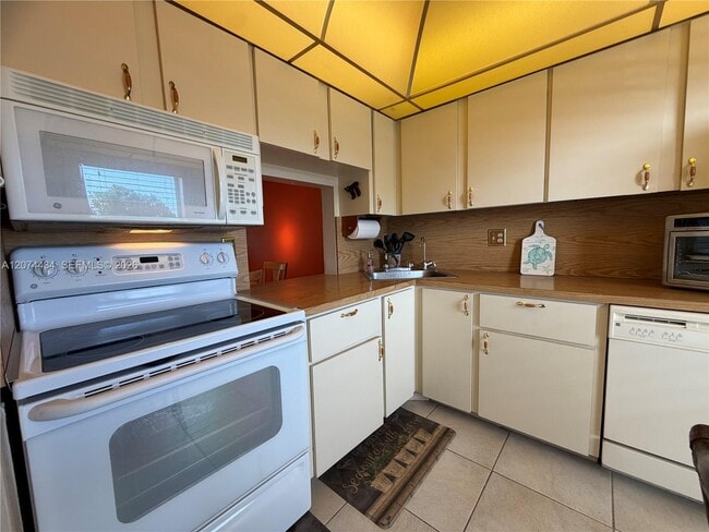 Building Photo - 5890 NW 64th Ave